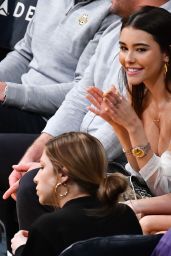 Madison Beer - LA Lakers vs Suns in Los Angeles 01/27/2019