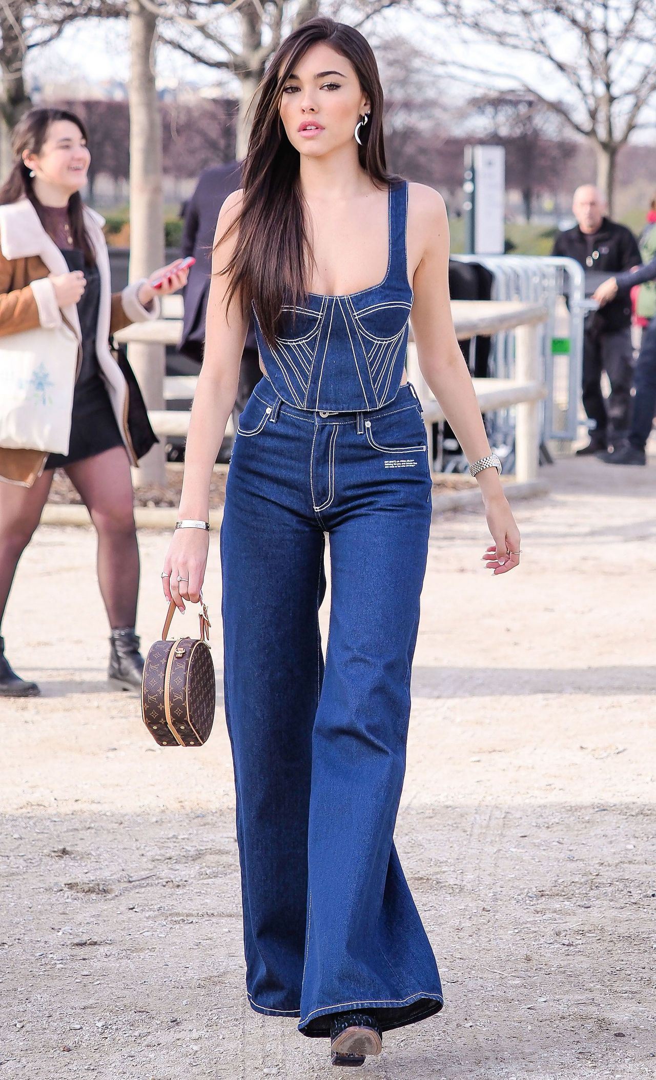 Madison Beer – Outside Off-White Menswear Fall/Winter 2019-2020 Show in ...