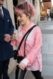 Maisie Williams Cute Style - Paris 01/16/2019