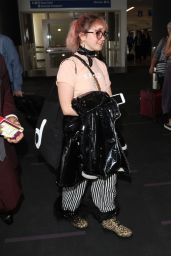 Maisie Williams in Travel Outfit 01/28/2019