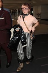 Maisie Williams in Travel Outfit 01/28/2019