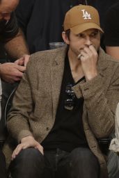 Mila Kunis and Ashton Kutcher - LA Lakers vs Philadelphia 76