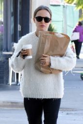 Natalie Portman Casual Style - Grocery Shopping in Los Feliz 01/04/2019