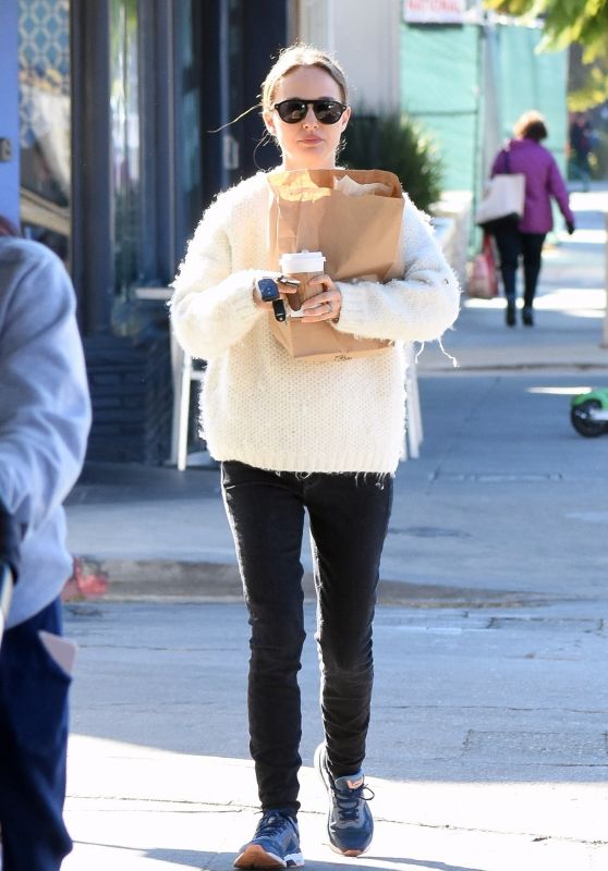 Natalie Portman Casual Style - Grocery Shopping in Los Feliz 01/04/2019