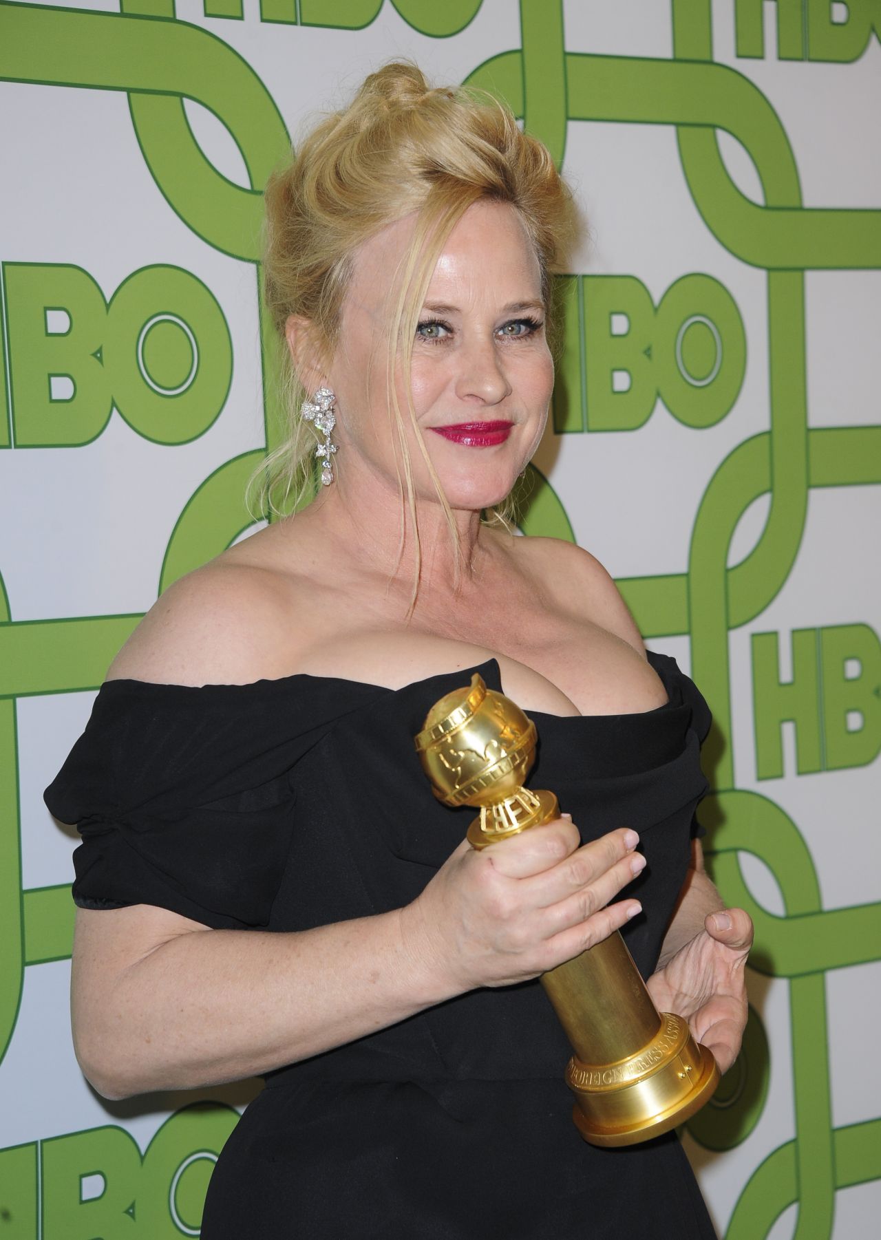 https://celebmafia.com/wp-content/uploads/2019/01/patricia-arquette-2019-hbo-official-golden-globe-awards-after-party-2.jpg
