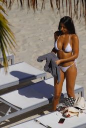 Rebecca Scott in Bikini on the Beach in Miami 01/02/2019