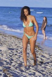 Rebecca Scott in Bikini - Workout on Miami Beach 01/08/2019