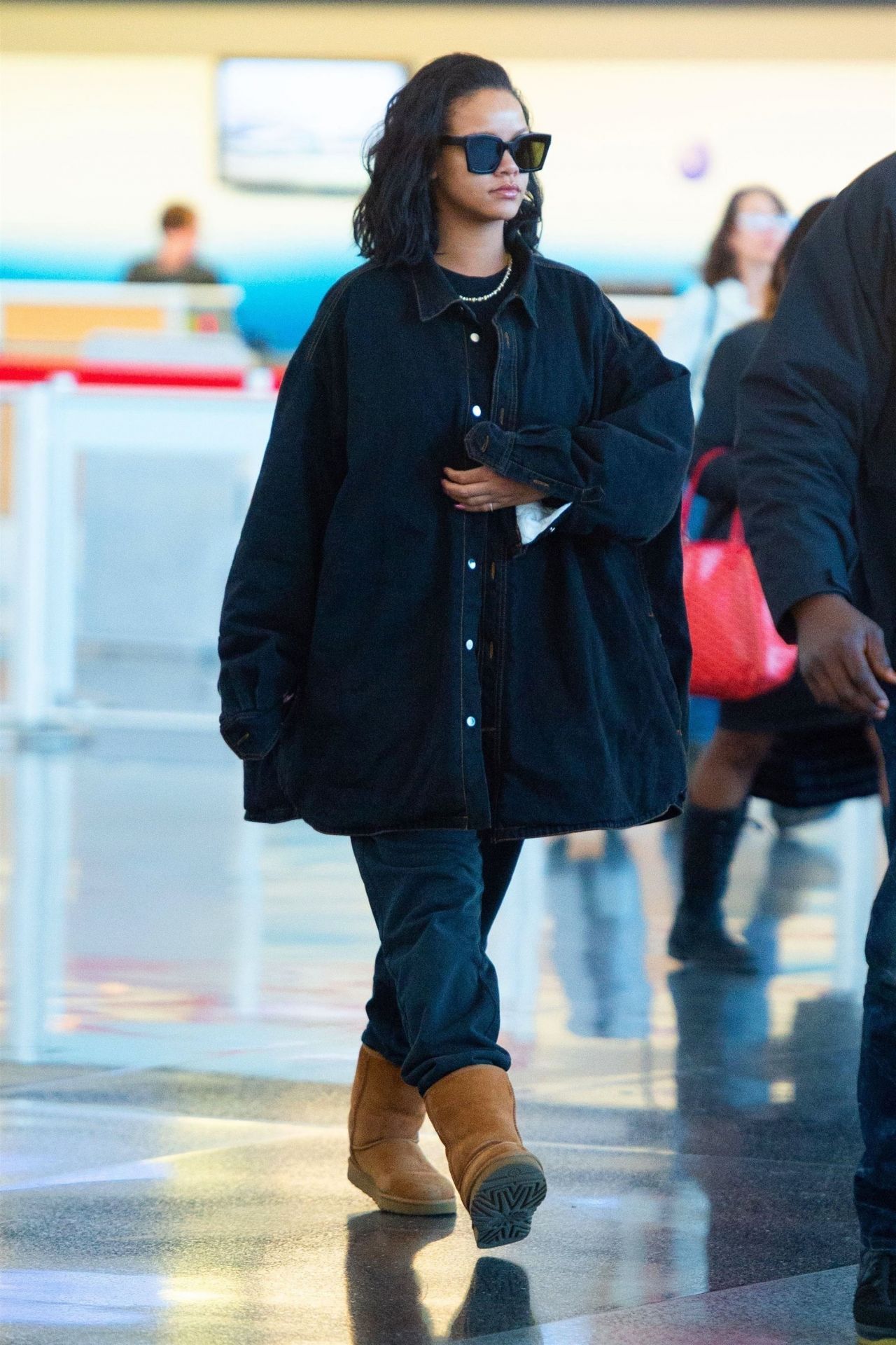 Rihanna Travel Style 01/28/2019 • CelebMafia