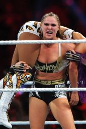 Ronda Rousey vs Sasha Banks at WWE