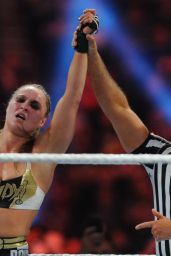 Ronda Rousey vs Sasha Banks at WWE