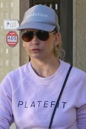Sarah Michelle Gellar Makeup Free - Checking Her PO Box in Brentwood 01/25/2019