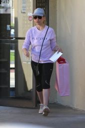 Sarah Michelle Gellar Makeup Free - Checking Her PO Box in Brentwood 01/25/2019