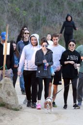 Selena Gomez - Hiking in LA 01/04/2019