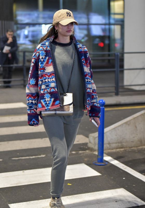 Taylor Hill Travel Style - Arrives in Paris 01/19/2019