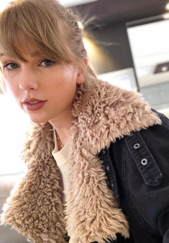 Taylor Swift - Personal Pics 01/28/2019