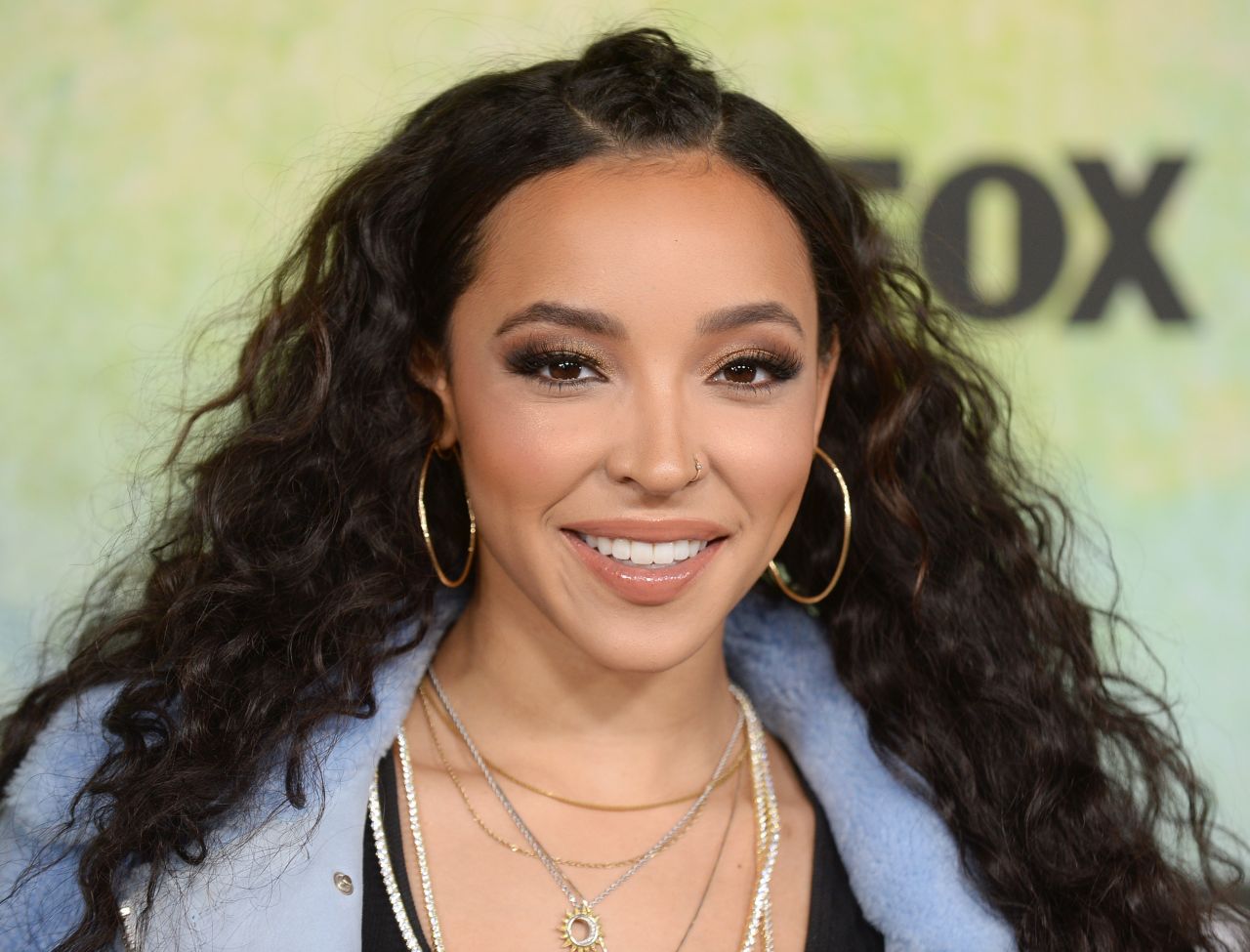 Tinashe – “Rent: Live” TV Show Photocall in LA • CelebMafia