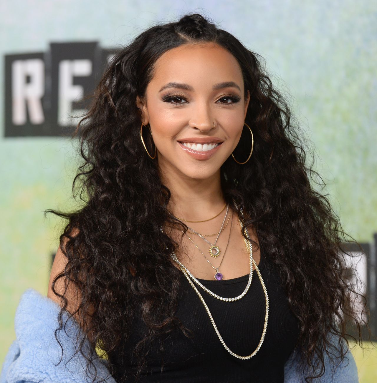 Tinashe – “Rent: Live” TV Show Photocall in LA • CelebMafia