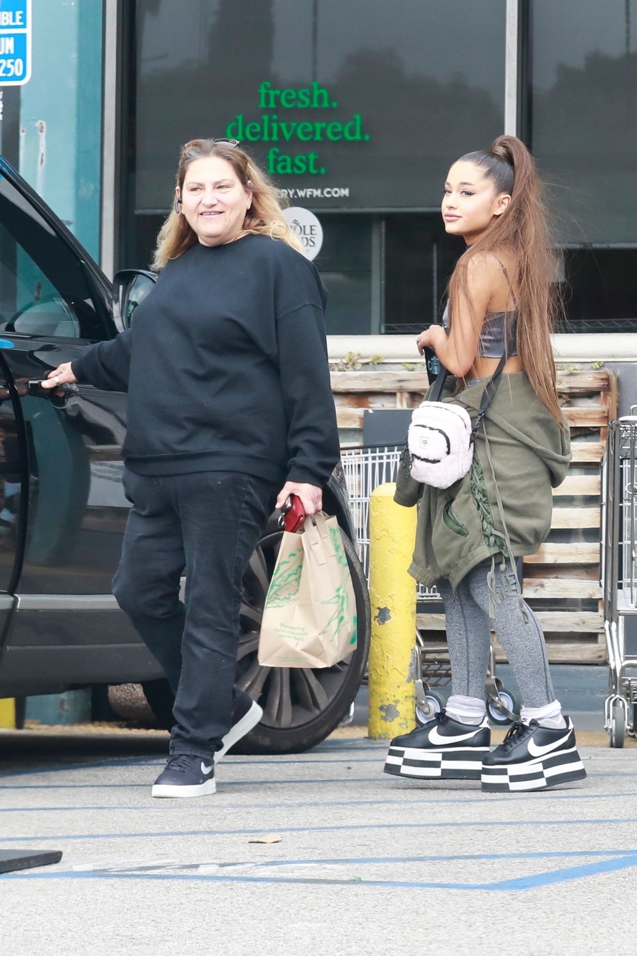 Ariana Grande - Grocery Shopping at Whole Foods in West 
