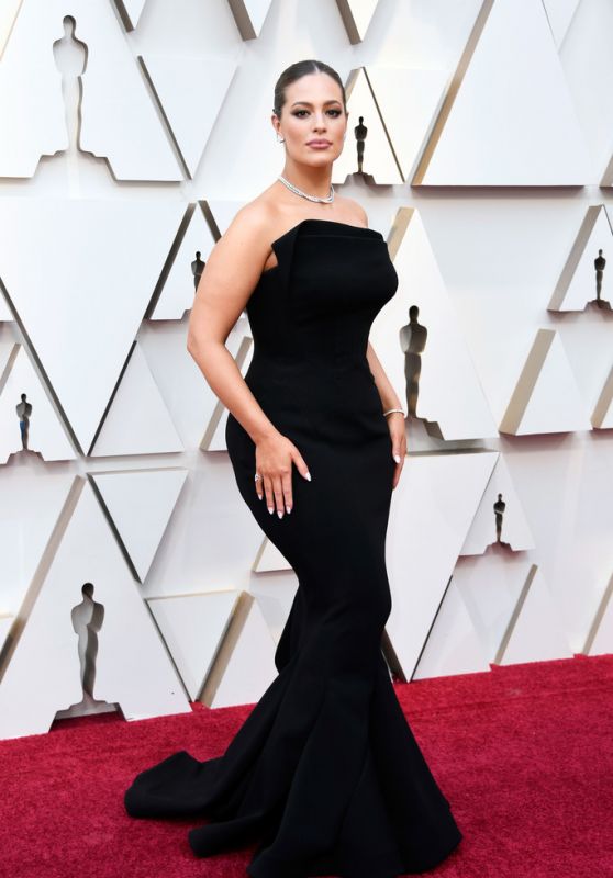 Ashley Graham – Oscars 2019 Red Carpet