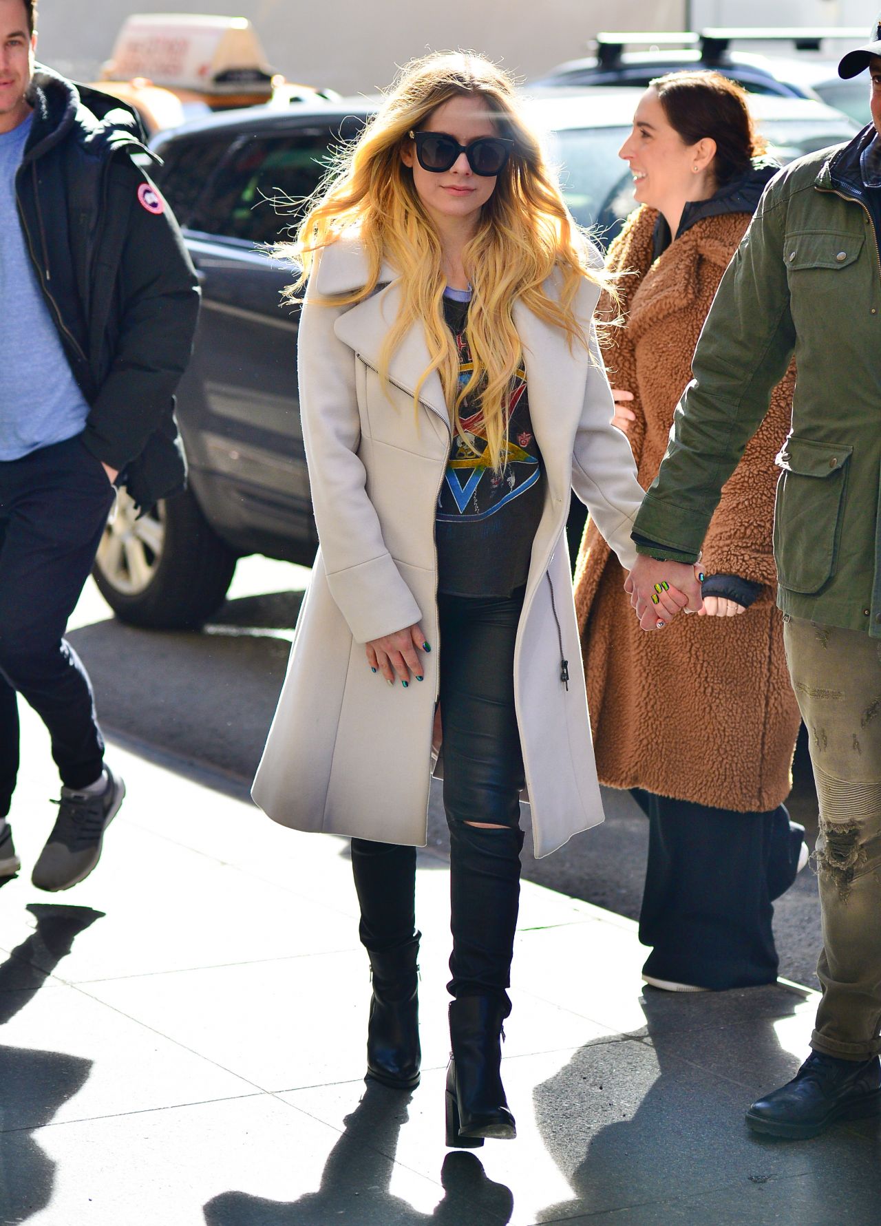 Avril Lavigne is Stylish - Leaving Sirius Radio in NYC 02/19/2019 ...