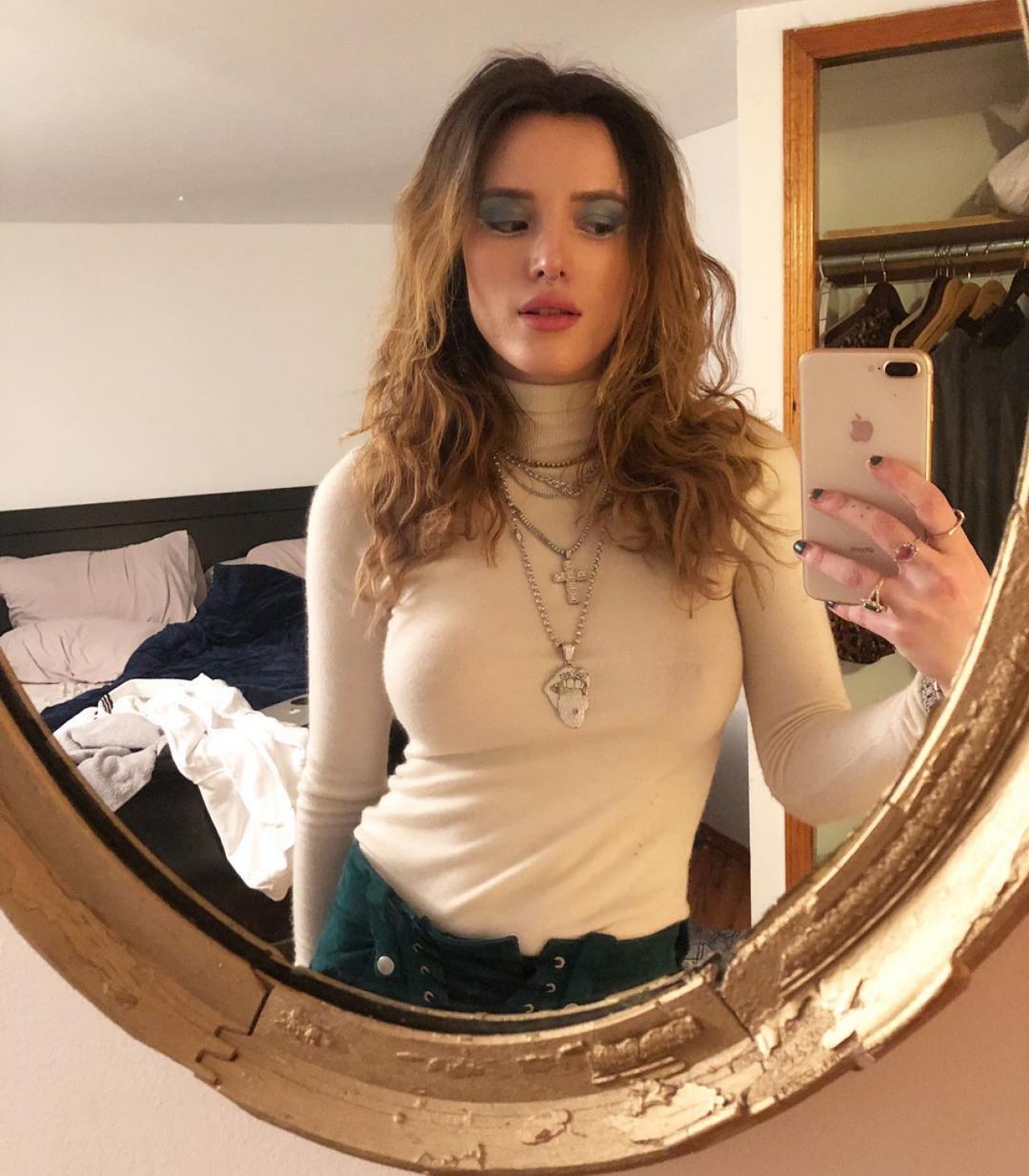 Bella Thorne - Personal Pics 02/18/2019 • CelebMafia