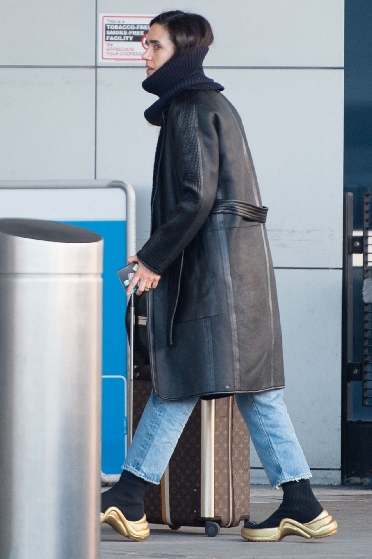 Jennifer Connelly – Seen at JFK Airport in New York - FamousFix.com post