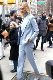 Karlie Kloss - Arriving at the Ralph Lauren Show in New York 02/07/2019