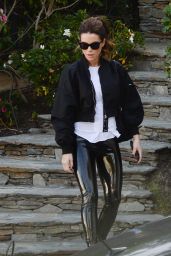 Kate Beckinsale in Skintight PVC Leggings 02/25/2019