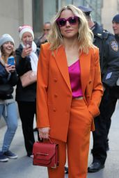 Kristen Bell - Out in New York City 02/25/2019