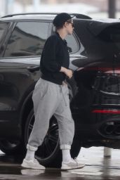 Kristen Stewart at a Gas Station in Los Feliz 02/03/2019