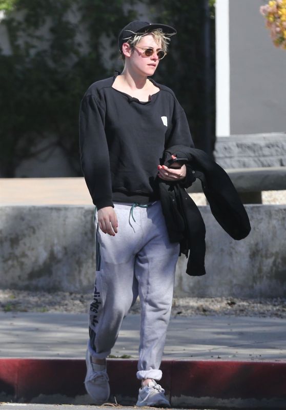 Kristen Stewart - Heading to a SPA in LA 02/05/2019