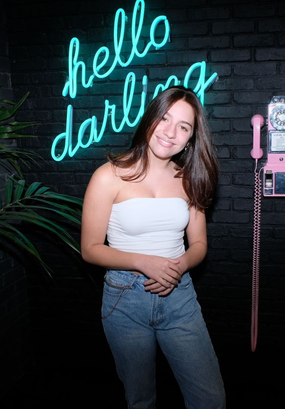 Mackenzie Ziegler - Hello Darling Hair Salon in LA 02/13/2019
