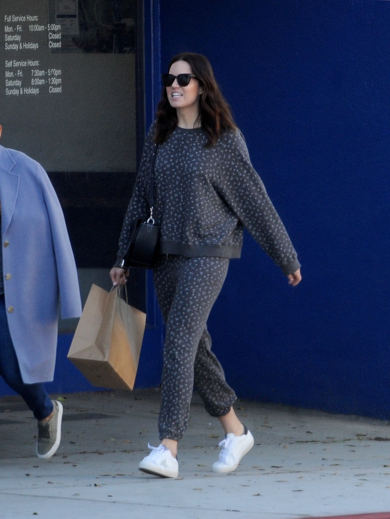 Mandy Moore in Casual Outfit - Los Angeles 02/17/2019 • CelebMafia