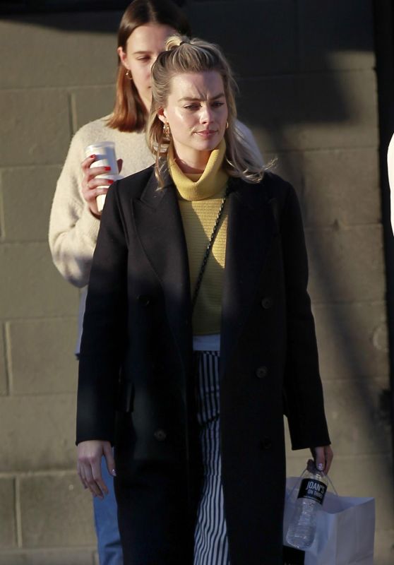 Margot Robbie - Out in Los Angeles 02/26/2019 • CelebMafia
