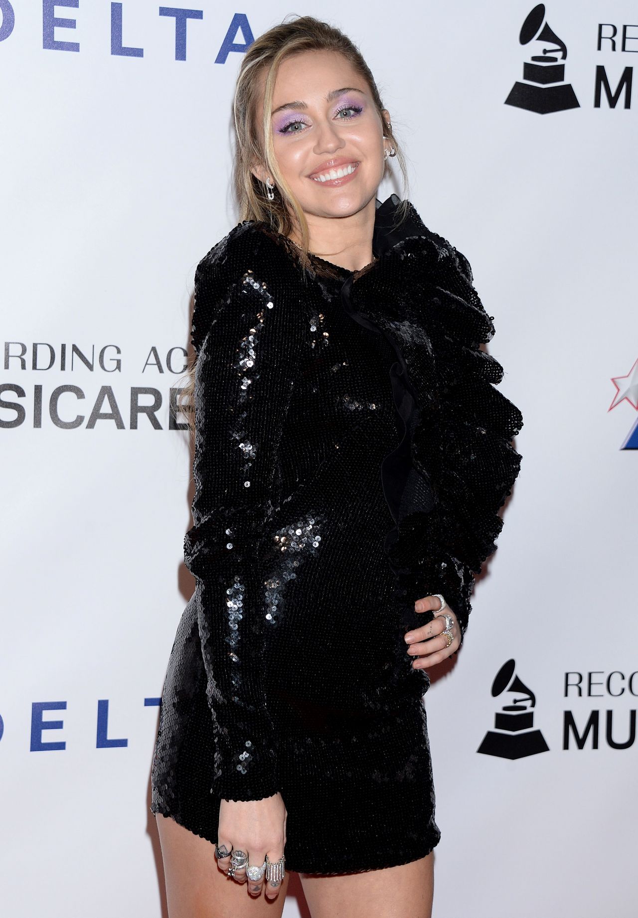 https://celebmafia.com/wp-content/uploads/2019/02/miley-cyrus-2019-musicares-person-of-the-year-honoring-dolly-parton-0.jpg