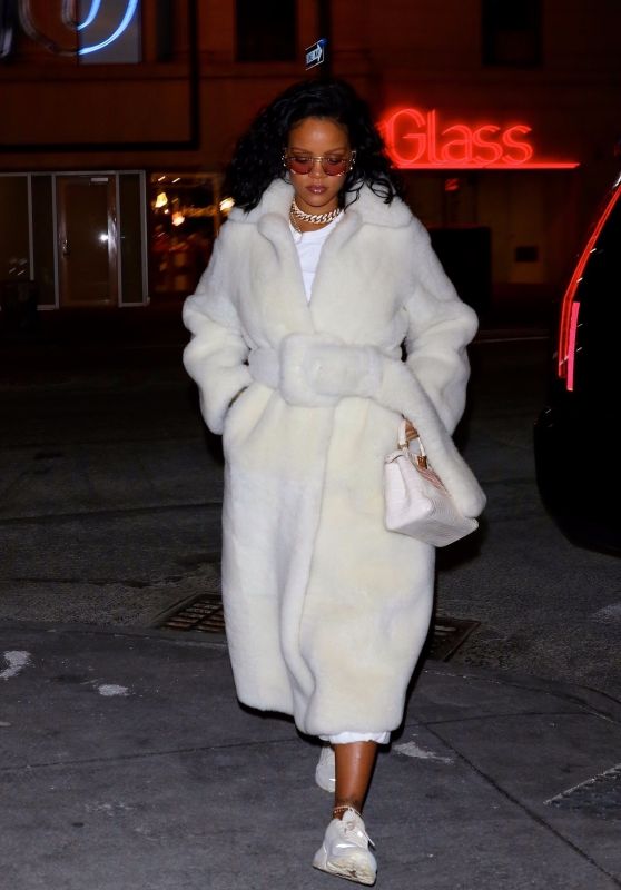 Rihanna Night Out Style 02/01/2019