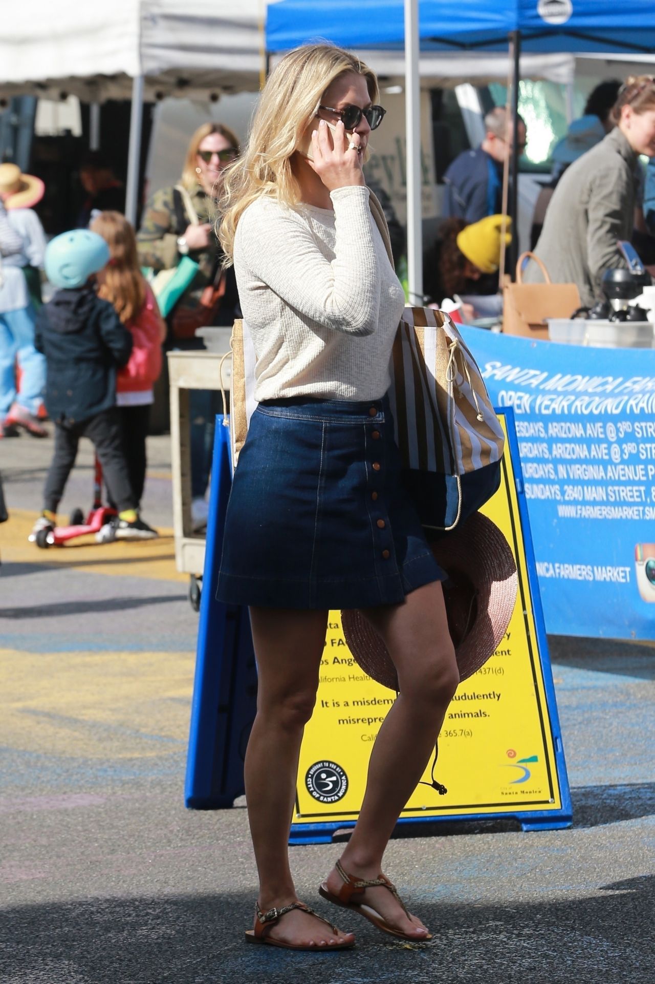 Ali Larter at the Farmers Market in Santa Monica 03/27/2019 • CelebMafia