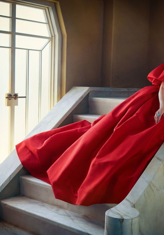 Elizabeth Banks – Vanity Fair Oscar Party Portrait February 2019