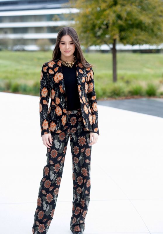 Hailee Steinfeld - Apple Product Launch Event in Cupertino 03/25/2019