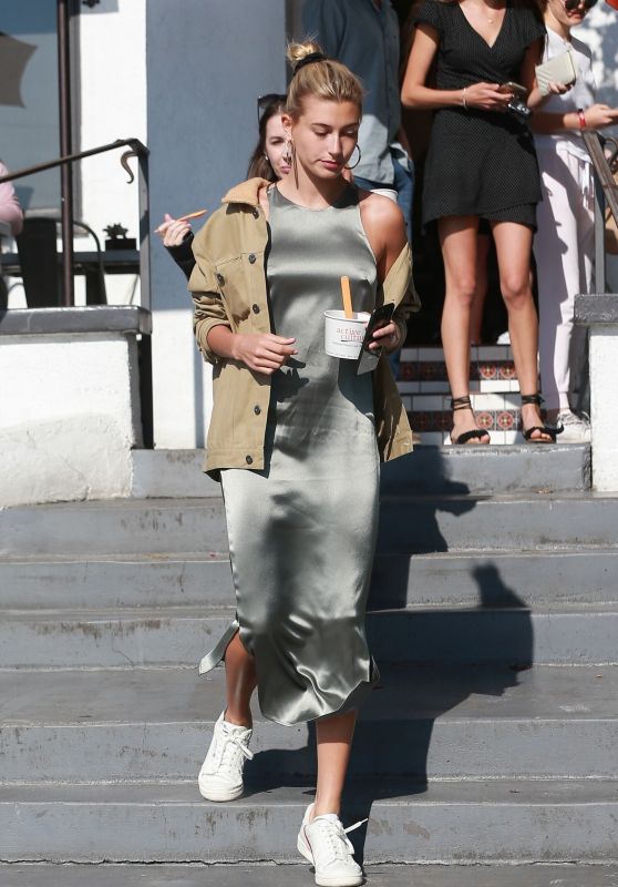 Hailey Rhode Bieber Street Fashion 03/24/2019