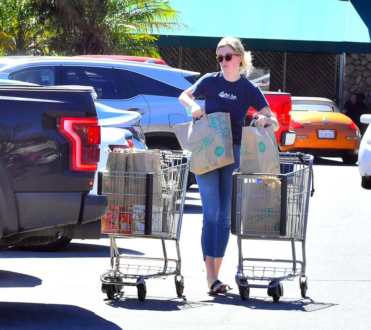 Ireland Baldwin - Whole Foods Market in Los Angeles 03/19/2019 • CelebMafia