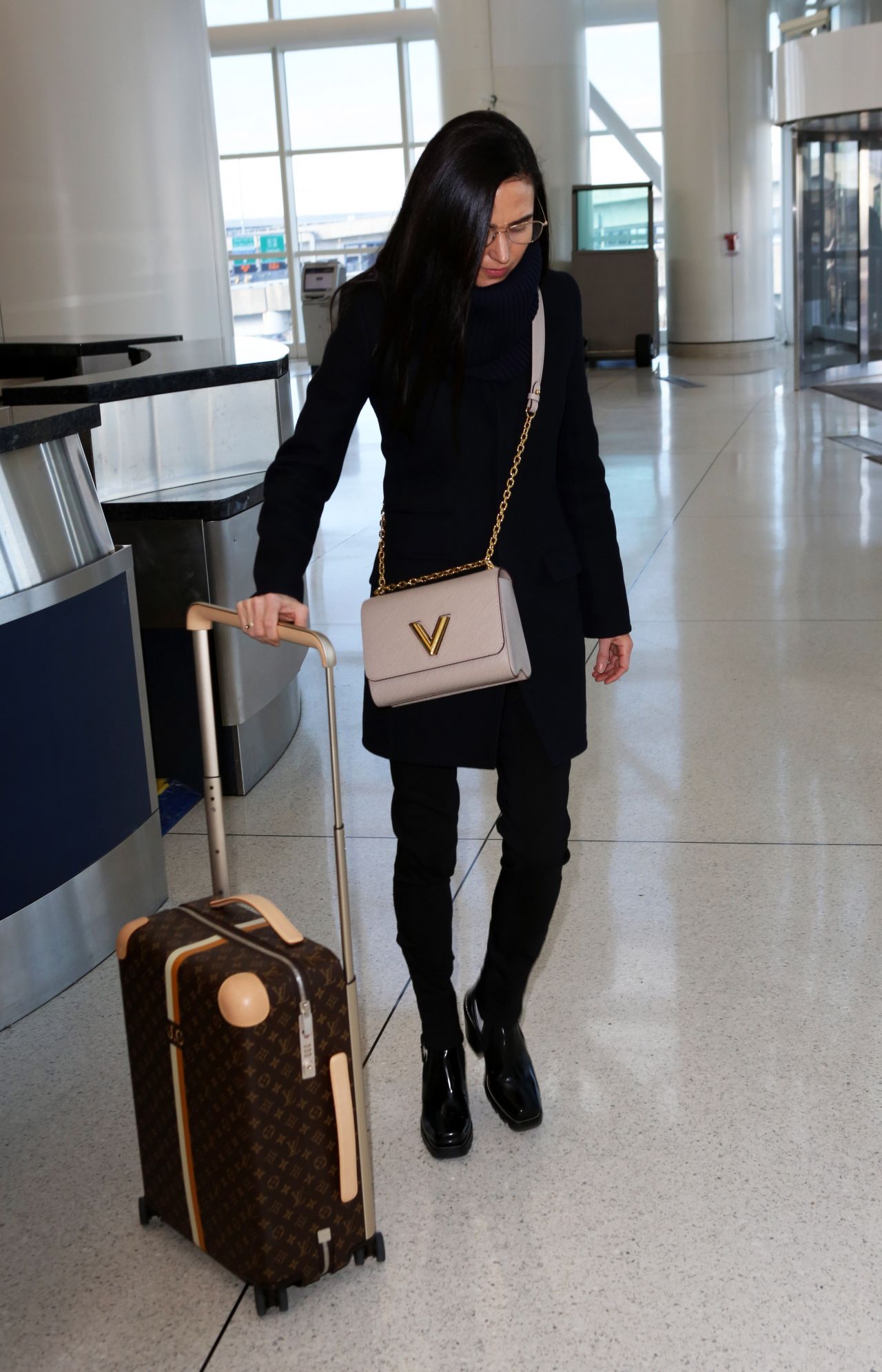 Jennifer Connelly - JFK Airport in NYC 03/04/2019 • CelebMafia