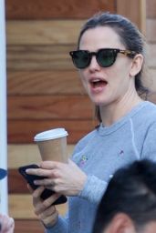 Jennifer Garner - Getting Coffee in Brentwood 03/25/2019