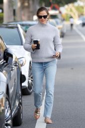 Jennifer Garner - Getting Coffee in LA 03/26/2019