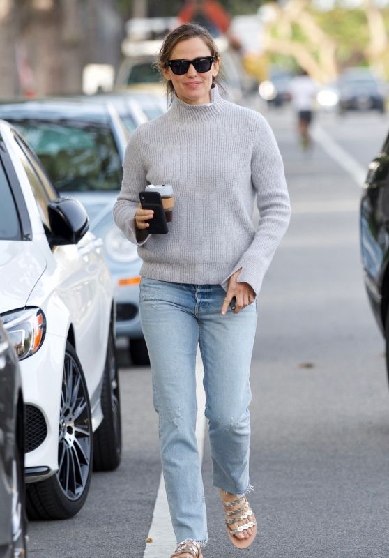 Jennifer Garner - Getting Coffee in LA 03/26/2019