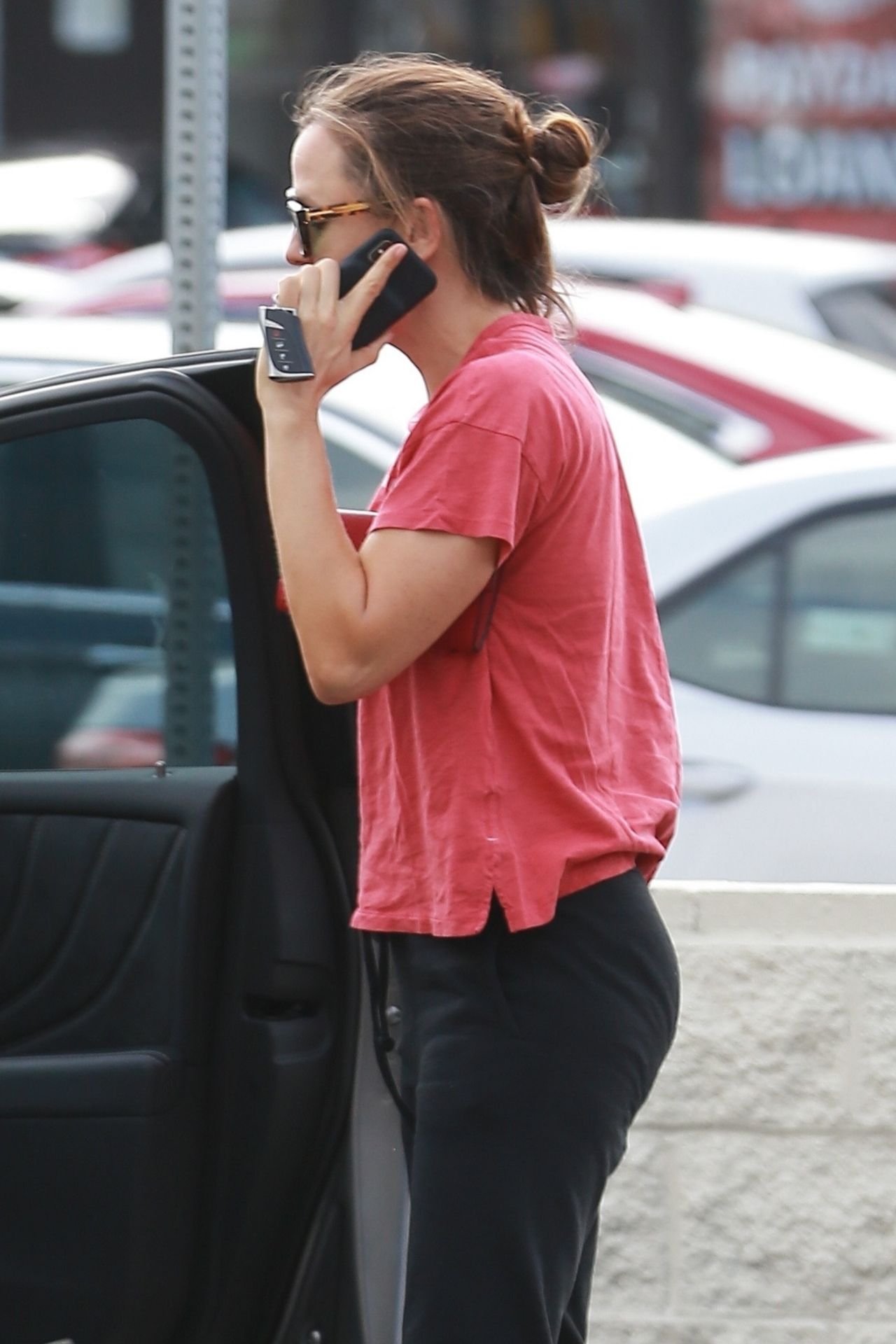 Jennifer Garner - Out in Culver City 03/28/2019 • CelebMafia