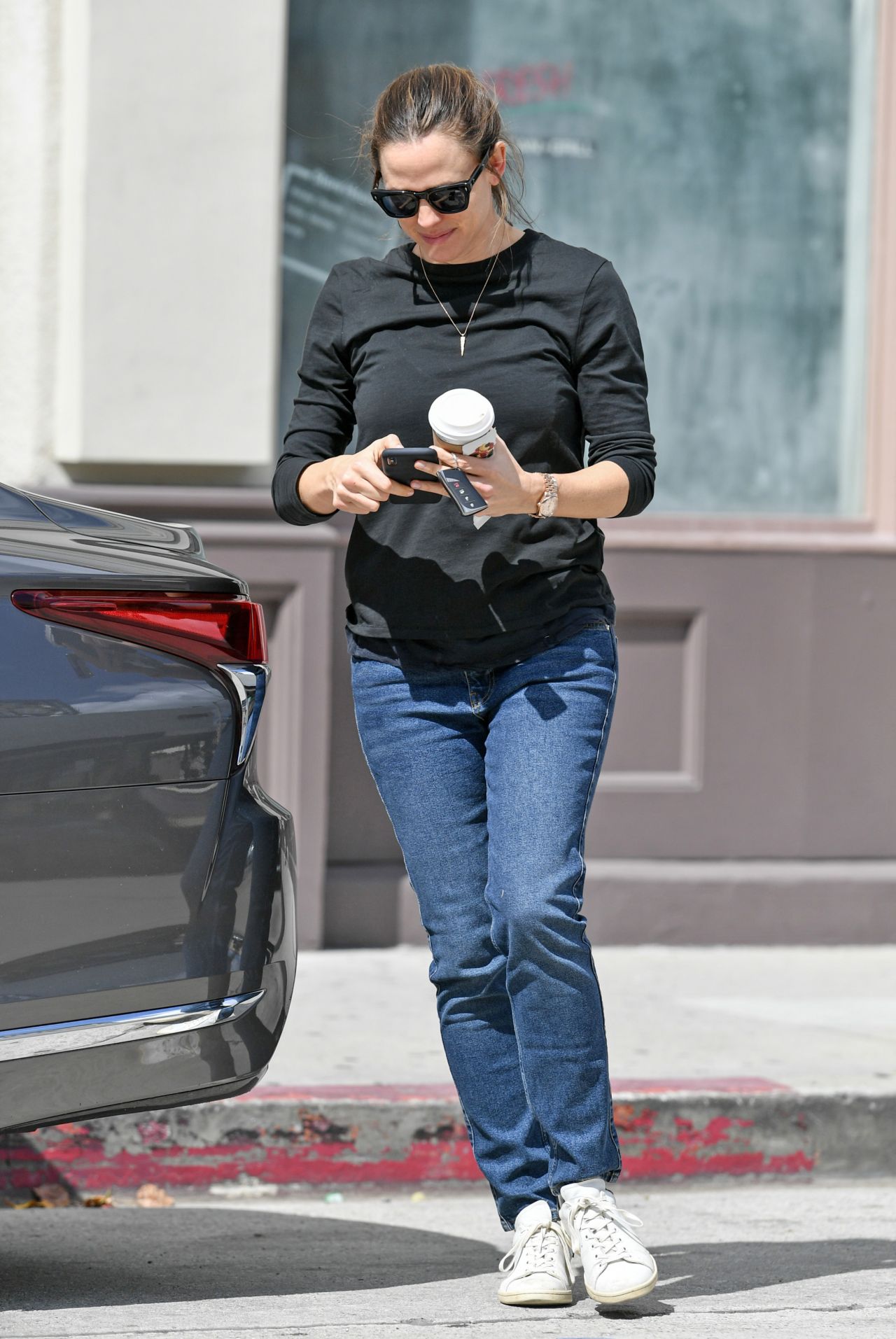 Jennifer Garner - Out in Studio City 03/09/2019 • CelebMafia