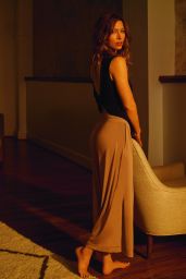 Jessica Biel – “Gaiam” Yoga Wear Collection 2017/2018 (more photos)