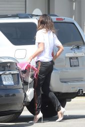 Kate Beckinsale - Takes Her Cat to Work at the Smashbox Studios in LA 03/29/2019
