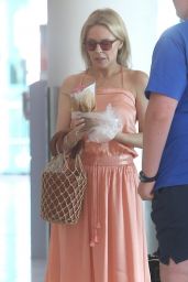 Kylie Minogue - Perth Airport 03/10/2019 • CelebMafia